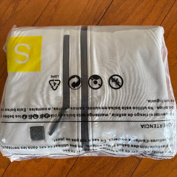 ORORO Women's Heated Jacket with Battery Pack and Detachable Hood Heating Jacket - Picture 12 of 13